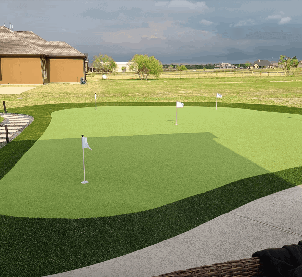 Houston Texas Backyard Putting Greens and artifical Turf Grass Installation